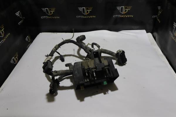 FORD TRANSİT 190 V ÇIKMA PARÇA TRANSİT V347 SİGORTA KUTUSU